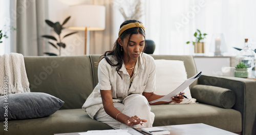 Foto Woman, calculator and budget on sofa of home finance, taxes documents and income or salary management