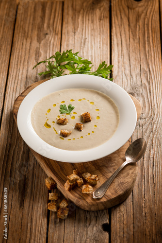 leek soup with toasted slice bread