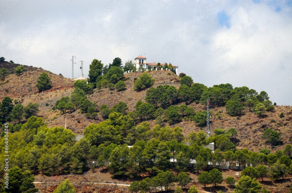 Campos y montes en los alrededores de Tolox, provincia de Málaga Campos y montes en los alrededores de Tolox, provincia de Málaga