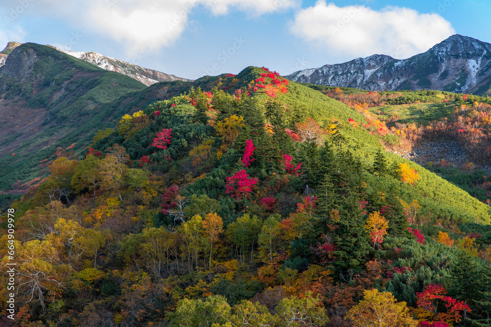 北海道　秋の十勝岳連峰の紅葉