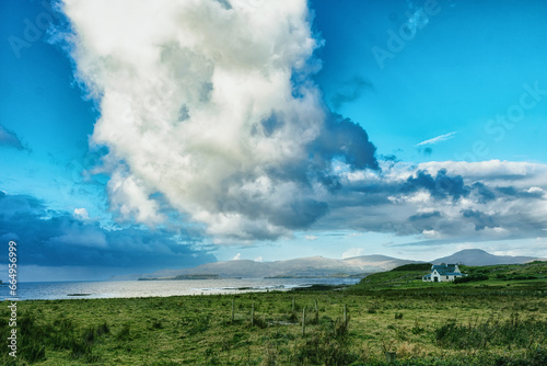 Die wunderschöne Natur der schottischen Highlands.
Stark zerklüftete Küsten, weite Meeresarme (Seen) und tiefe Fjorde (Förden).
Firth of Lorne, Firth of Clyde, Solway Firth und Loch Ness. photo