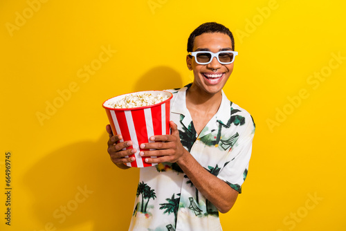 Εκτύπωση καμβά Photo of cheerful cool guy wear stylish outfit hand hold tasty popcorn enjoy com
