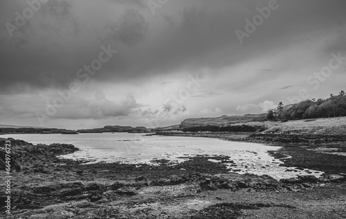 Dunvegan Castle ist der Stammsitz des schottischen MacLeod-Clans. Das Schloss liegt auf der Isle of Skye auf den Inneren Hebriden. Es ist die   lteste durchgehend bewohnte Burg Schottlands.