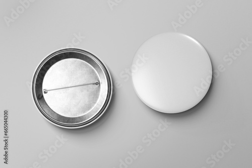 Foto Badge pin brooch isolated on white mockup on white background