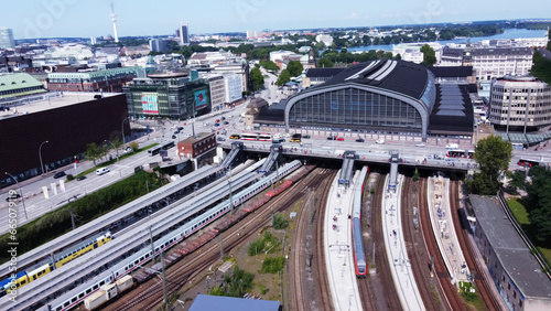 Konstfotografi Panorama of Main Train Station (HBF) in Hamburg and  Benninalster  lake behind