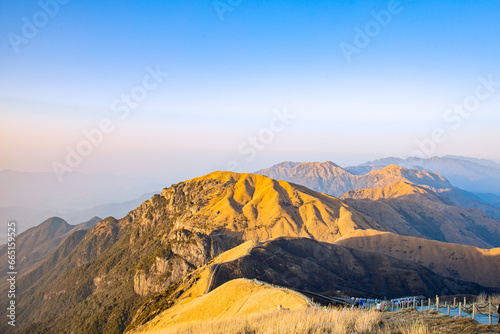 Fototapeta Naklejka Na Ścianę i Meble -  Wugong Mountain, Pingxiang City, Jiangxi Province - sea of clouds and mountain scenery at sunset
