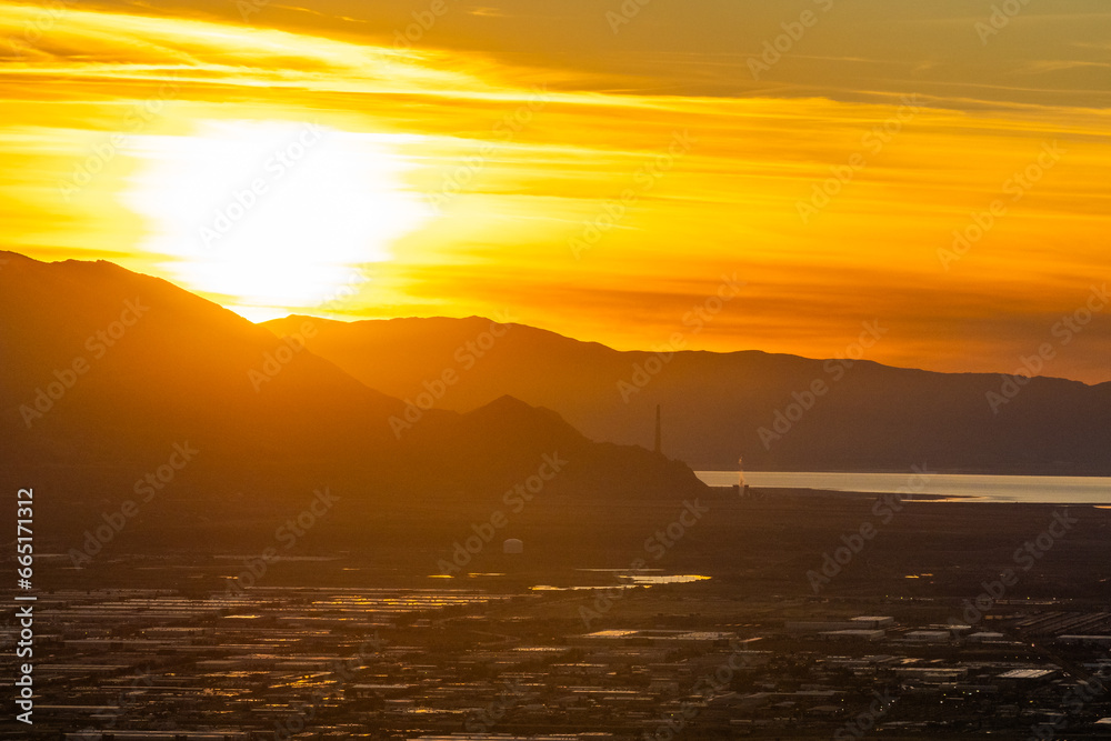 Fototapeta premium Sunset over Salt Lake Valley