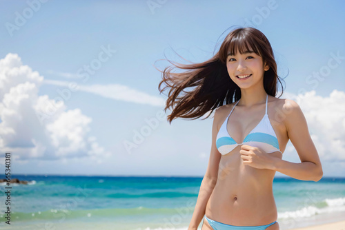 青空をバックに健康的に微笑む日焼けしたストライプビキニの若い日本人女性