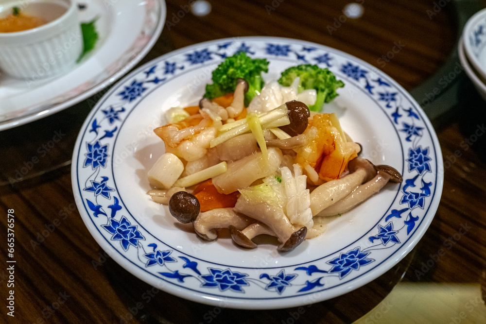 中華料理,四川料理,イカとキノコの炒めもの,
