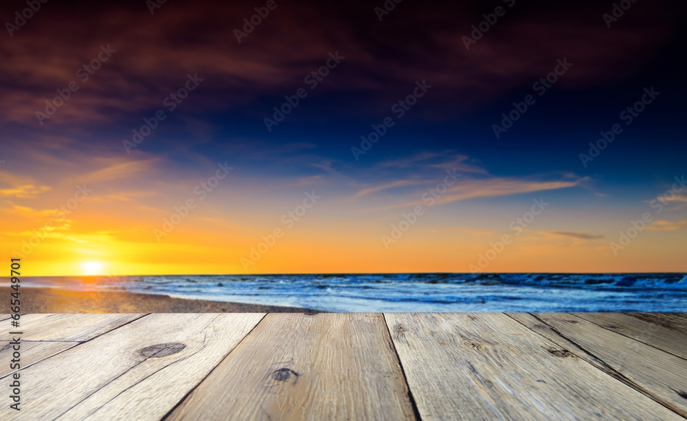 浜辺のテーブルと夕日の綺麗なビーチ