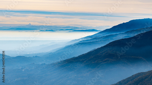 Fototapeta Naklejka Na Ścianę i Meble -  paesaggio alpino, piemonte