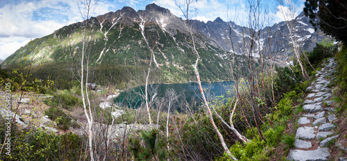Fototapeta Naklejka Na Ścianę i Meble -  Początek żółtego szlaku turystycznego na Szpiglasową Przełęcz, Tatry Wysokie.