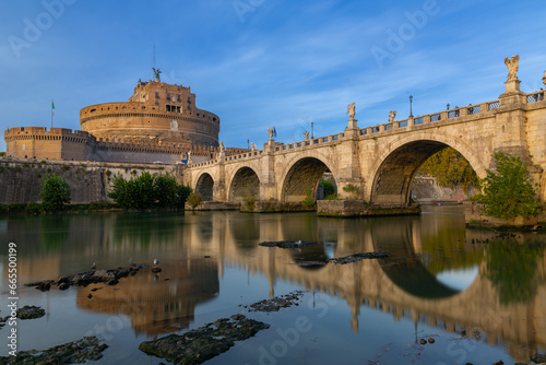 Le pont et le ch  teau Saint-Ange    Rome