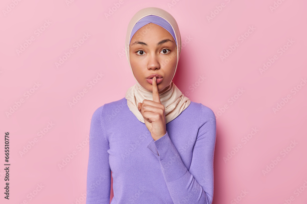 Mysterious Muslim Woman Keeps Index Finger Over Lips Makes Silent