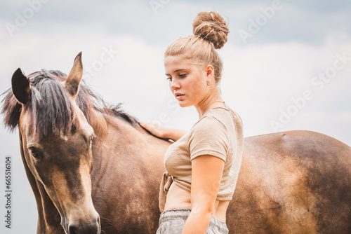 Frau & Pferd © Petra Fischer