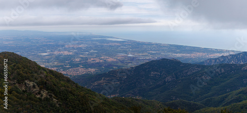 Panorama de la plaine du Roussillon vue du haut du Neoulous