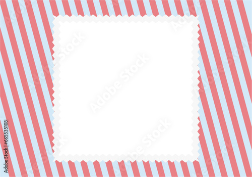 Fondo de mantel de barras azules y rojas con servilleta blanca.
