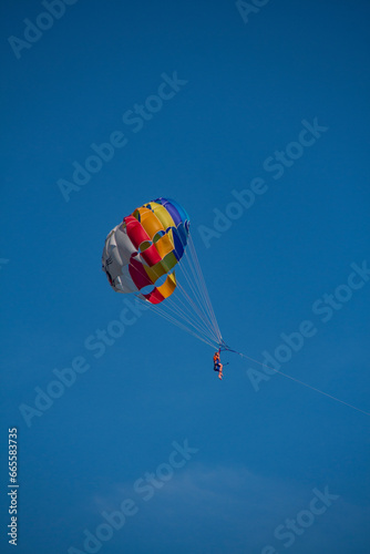 Parachute flight behind the boat