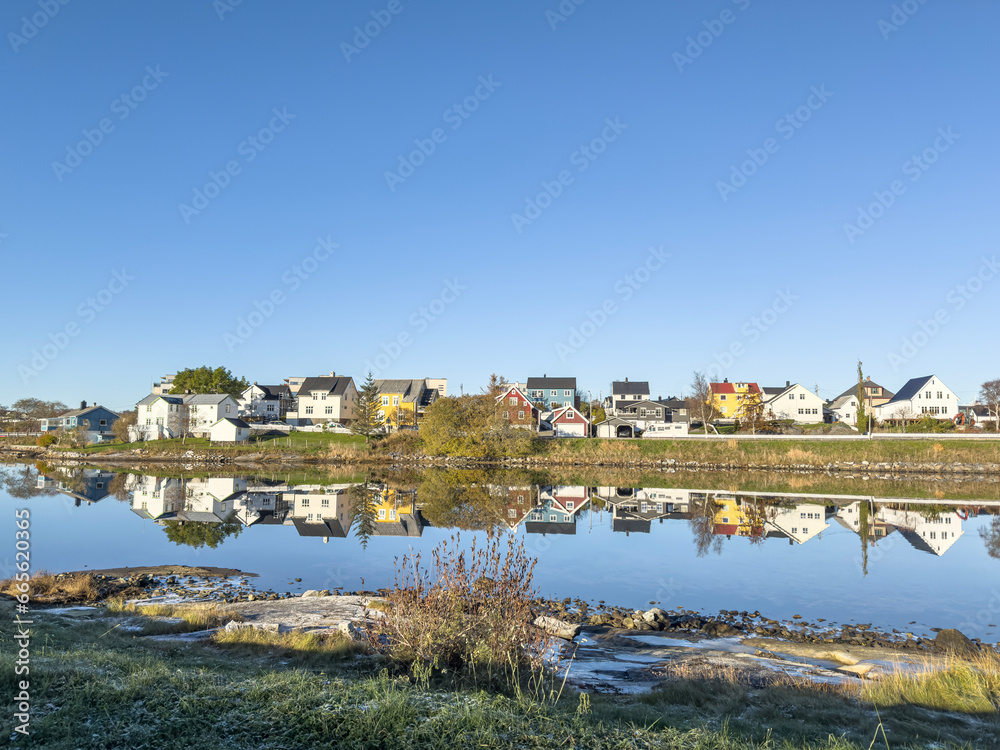 Walking along Froekenosen (Frøkenosen) bank, Brønnøysund, Helgeland