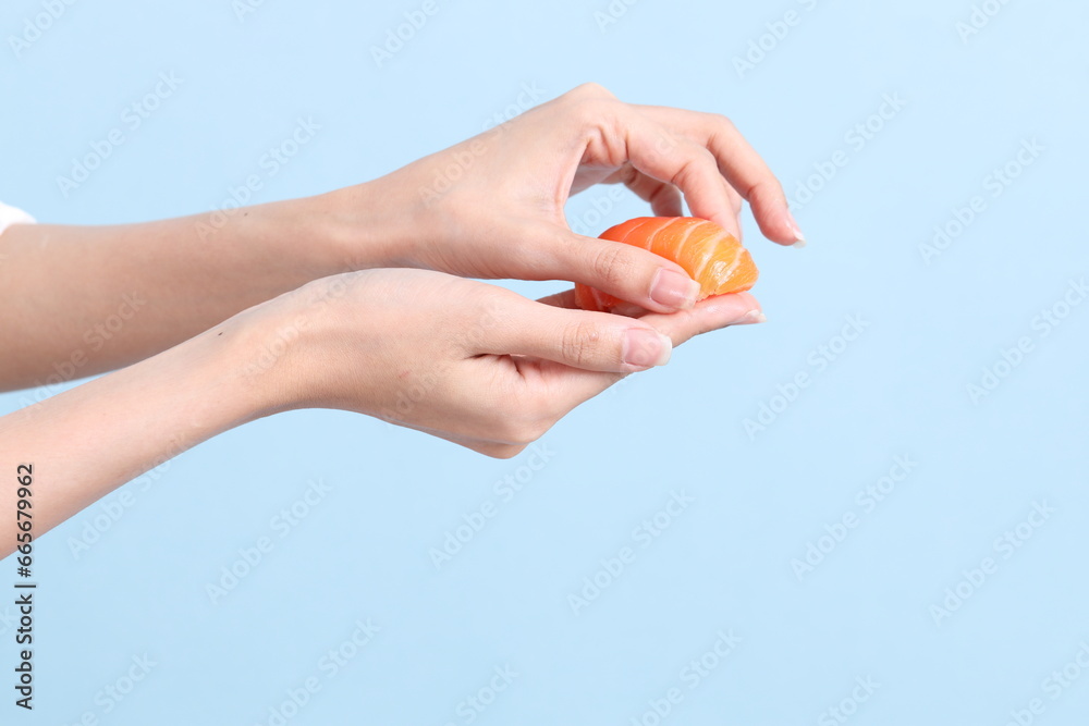 Fototapeta premium Hand with Sushi