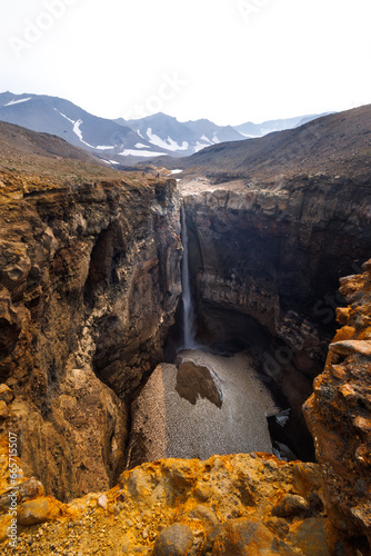 Picturesque view of the dangerous canyon.