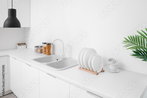 Holder with clean dishes ne...
