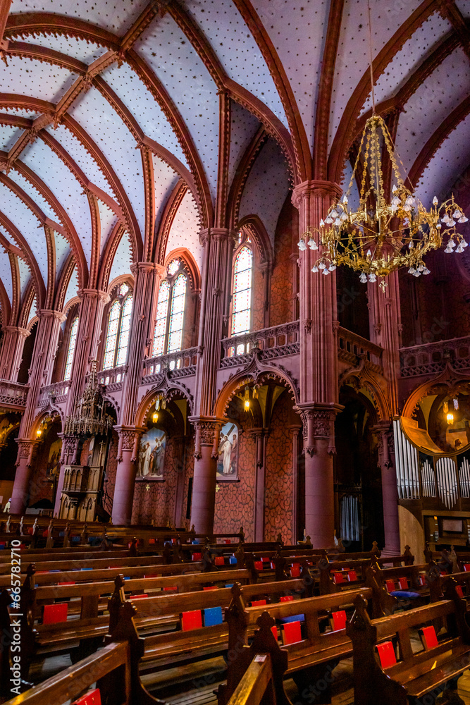 Obraz premium Basilique Notre-Dame de l'Assomption de Neuchâtel en Suisse