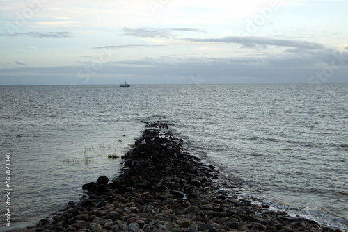 Küstenschutz mit Wellenbrecher am Deich im Herbst in Büsum im Kreis Dithmarschen an der Küste der Nordsee an der Nordsee in Nordfriesland in Schleswig-Holstein photo