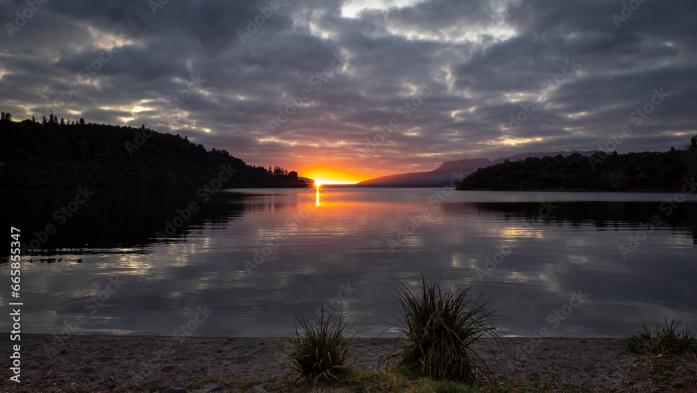 Fototapeta premium Lake Tarawarea at sunrise on the North Island of New Zealand