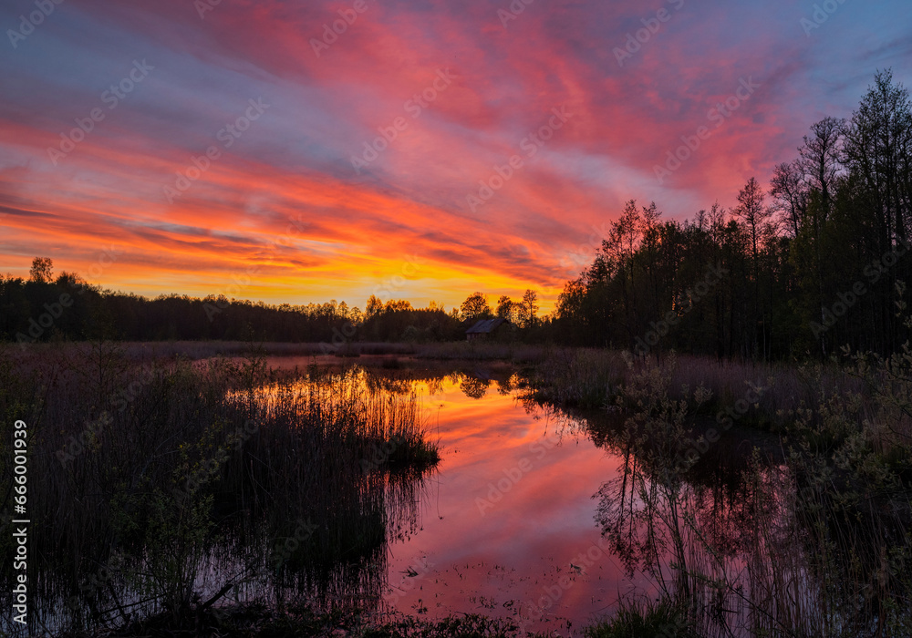 Obraz premium Lake at Sunset