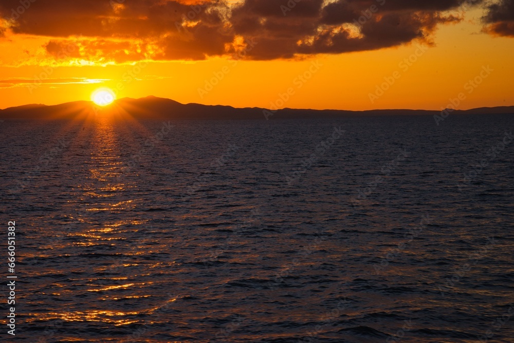 Obraz premium 海に沈む夕日