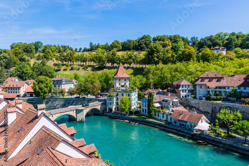 La rivière de l'Aar et la ville de Berne en Suisse