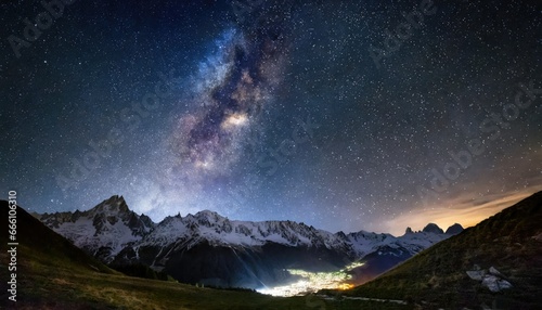 Voie lactée majestueuse surplombant une vallée montagneuse éclairée photo