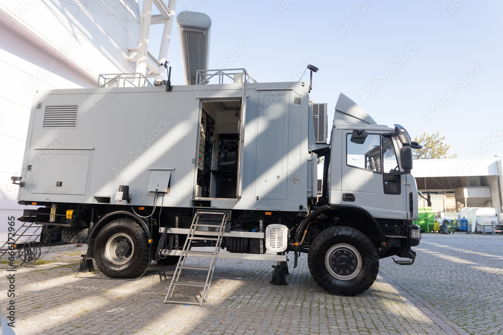 Obraz premium Large specialized vehicle with equipment.