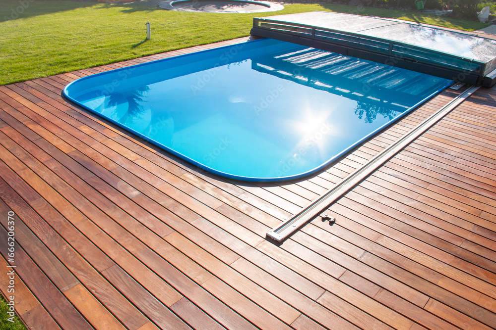 Ipe Wood Pool Deck design, beautiful Ipe hardwood decking around swimming pool edging