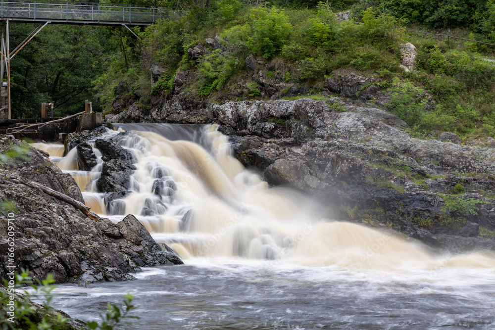 Obraz premium Stream of cascading water in long exposure