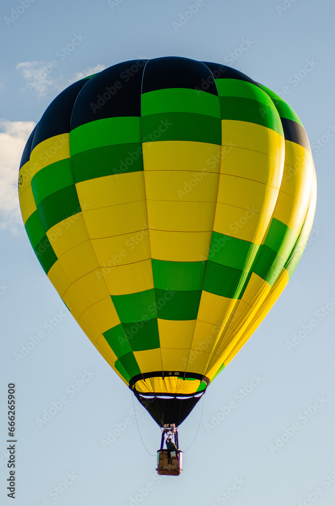 Naklejka premium balloon in the sky