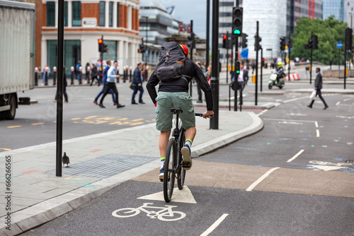 Fototapeta Naklejka Na Ścianę i Meble -  London_Cyclist