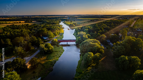 Fototapeta Naklejka Na Ścianę i Meble -  Waterloo region covered bridge