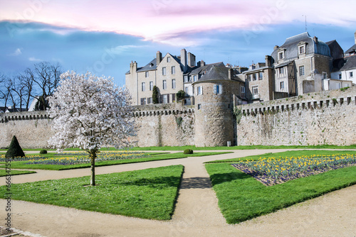 Canvas Print Vannes, medieval city in Brittany, view of the ramparts garden