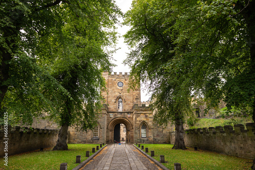 Fotografie entrance to Durham Castle, Durham, UK
