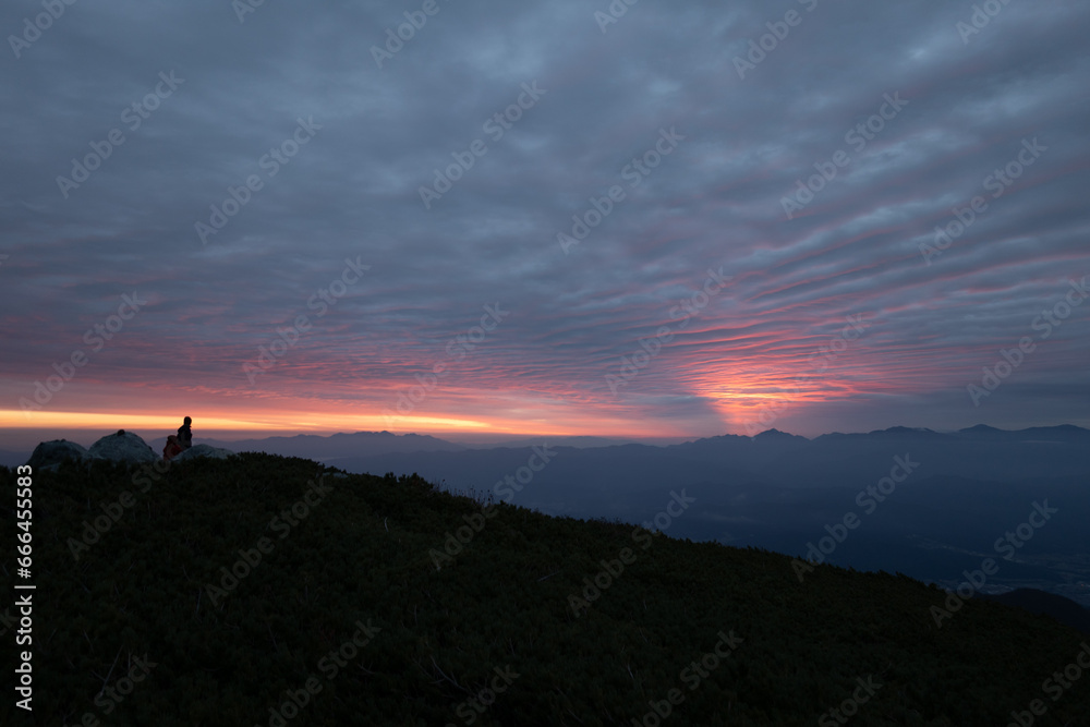 山の朝