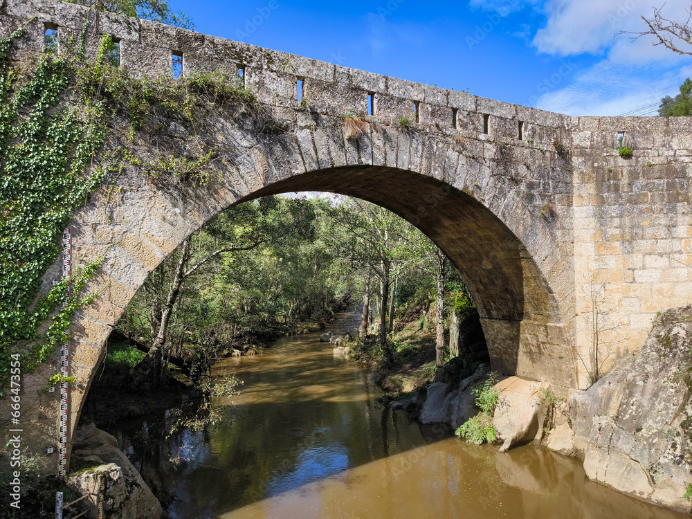 Ponte romana sobre o rio Tinhela em Murça, Portugal