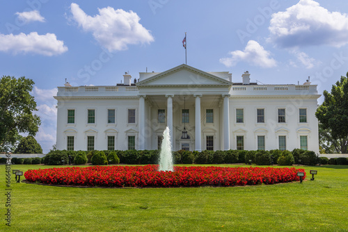 The White house during daytime in Washington DC, United States photo