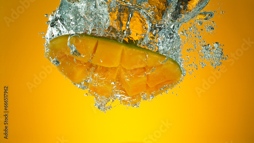 Freeze motion of falling fr...