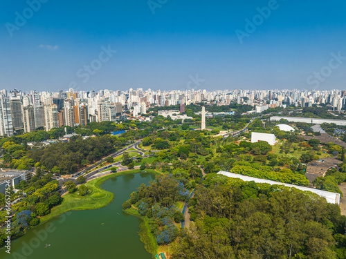 Vista aérea dos bairros Jardim Paulista, Vila Olímpia e Vila Mariana. Nos arredores do Parque Ibirapuera. São Paulo, SP.