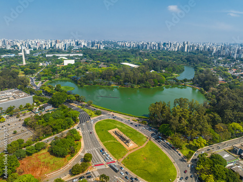 Monumento das Bandeiras ao lado do Parque Ibirapuera, São Paulo. 