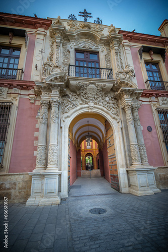 Fototapeta Naklejka Na Ścianę i Meble -  Edificios en el centro de Sevilla nuevo perfil de la ciudad patrimonio  de la humanidad