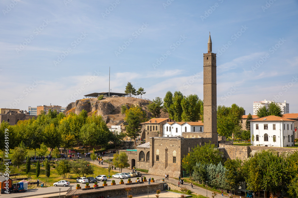 Obraz premium Turkey's Diyarbakir province. Hz. Süleyman mosque. It has preserved its historical structure for centuries. It is one of the important mosques in Islamic history.