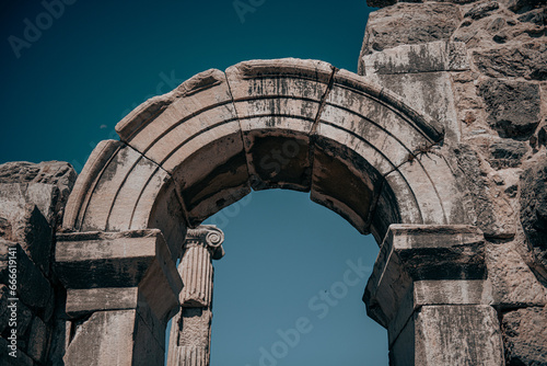 Canvas Print arch in Turkish ruins